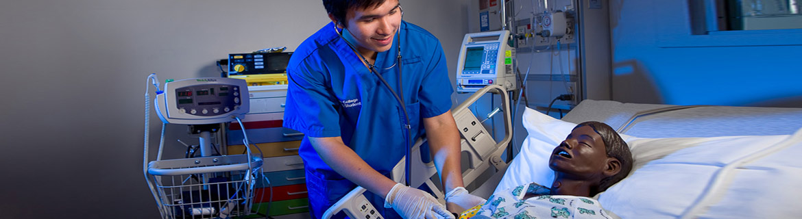 Nursing student practices on patient simulator